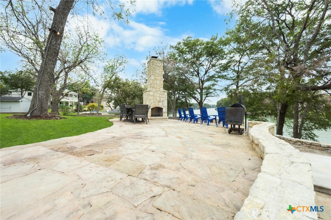 450 Three Oaks Road
