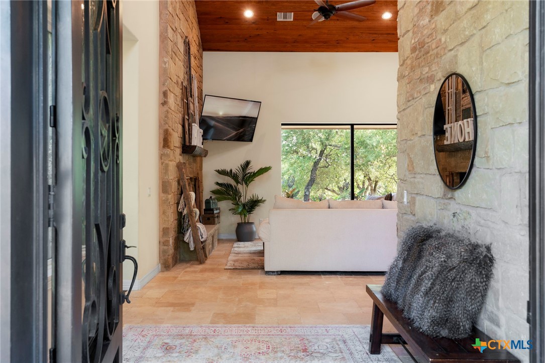700 Spanish Oak Trail