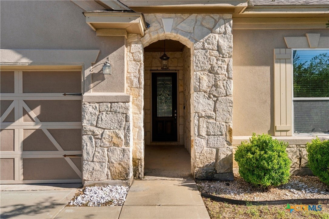 9104 Lonesome Oak Drive