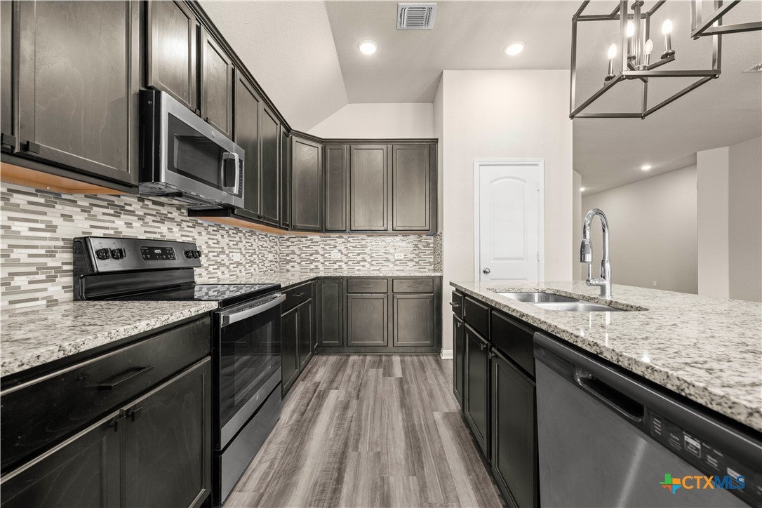 1620 Crooked Tree