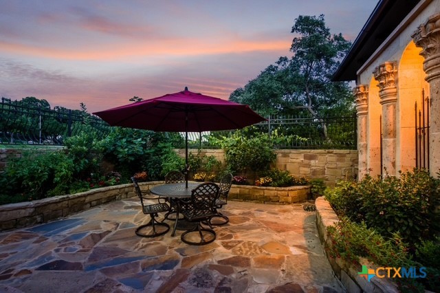 464 Paradise Hills