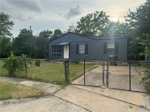 Photo of 403 Eugene Circle, Killeen, TX 76541 (MLS # 626103)