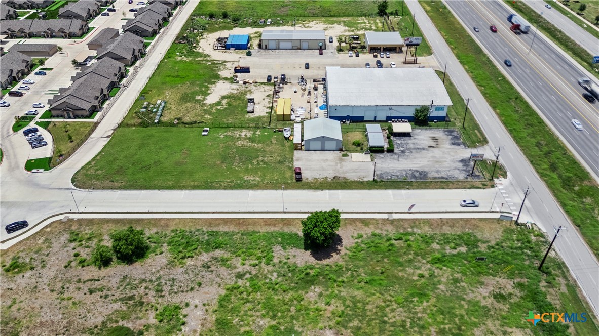 2517 S Interstate 35