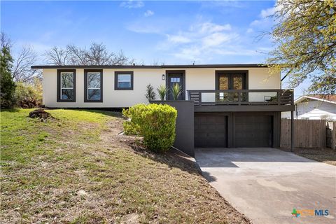 Photo of 1810 Crestridge Drive, Killeen, TX 76549 (MLS # 608089)