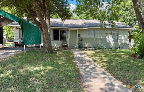 Photo of 1712 Bowie Drive, Victoria, TX 77901 (MLS # 622499)