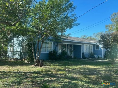 Photo of 728 S Erkel Avenue, Seguin, TX 78155 (MLS # 597756)
