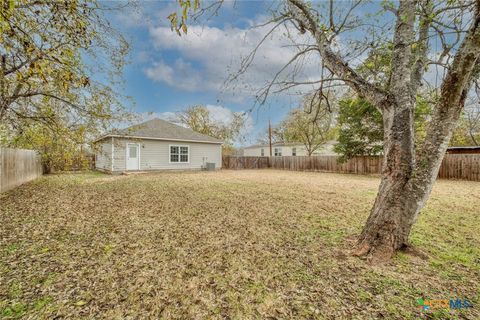 A home in Luling