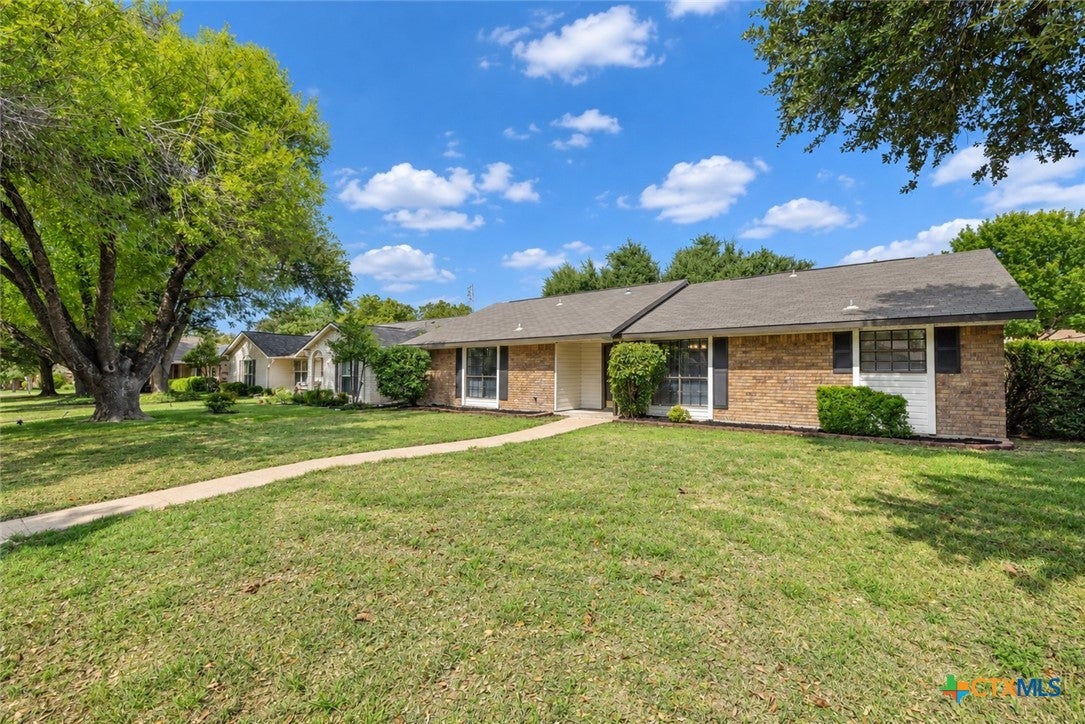 2102 Buckskin Trail