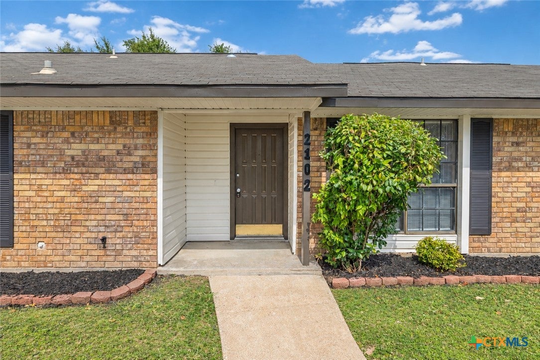 2102 Buckskin Trail