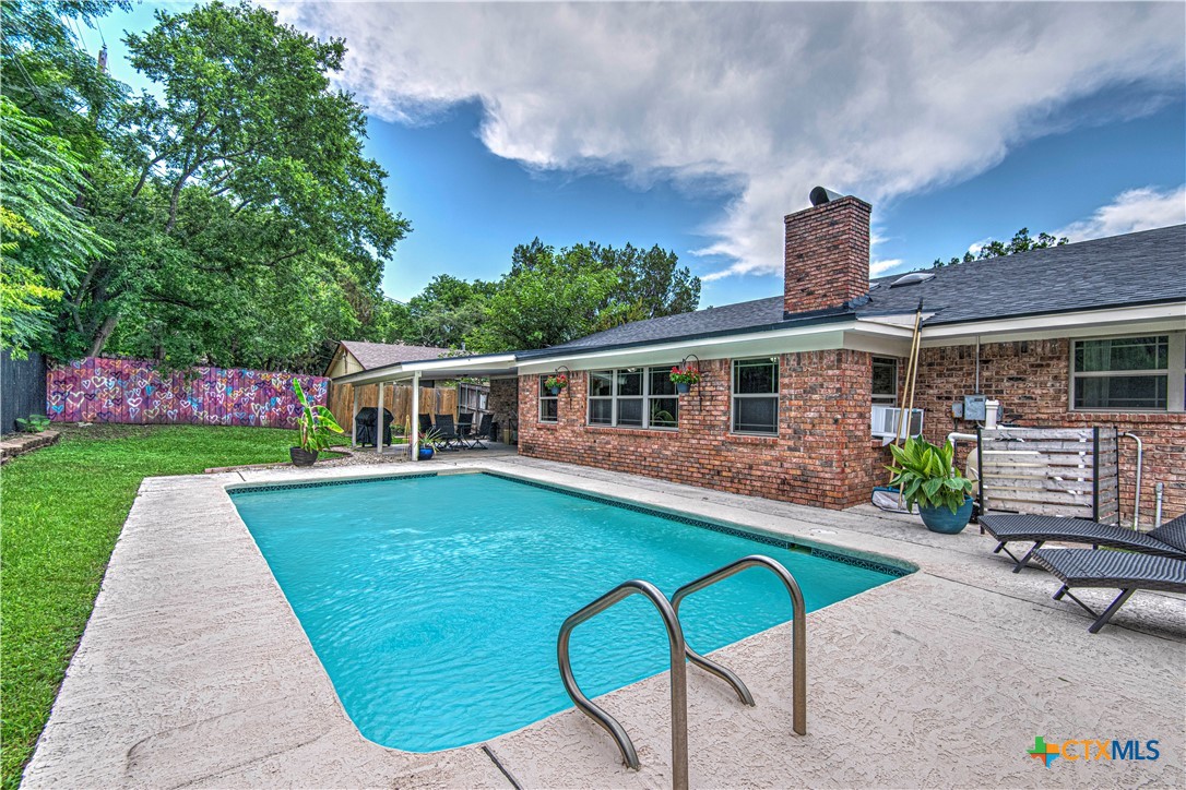 811 Woodside Drive