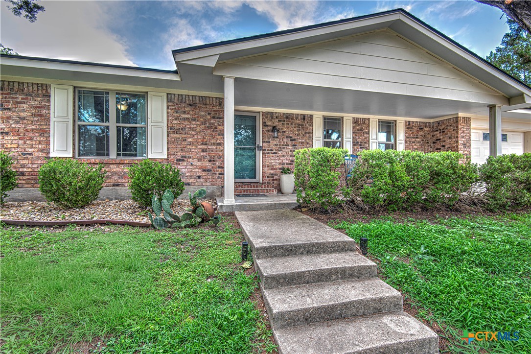 811 Woodside Drive