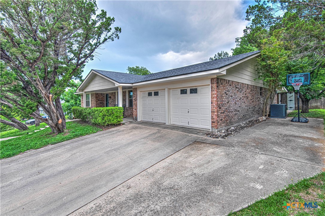811 Woodside Drive