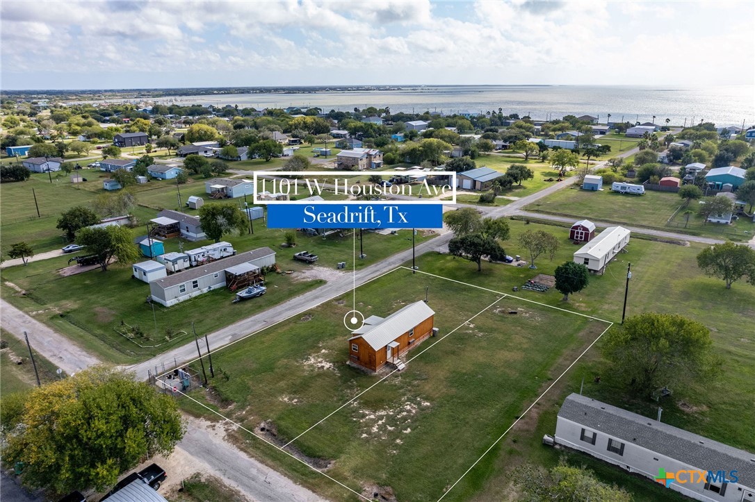 1103 W Houston Avenue