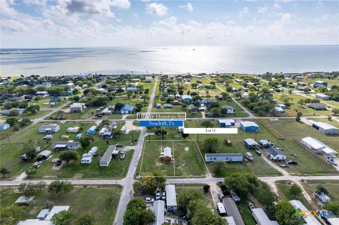 1103 W Houston Avenue