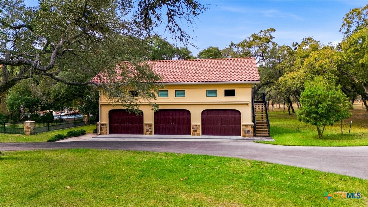 Inez, Texas, 77968, United States, 5 Bedrooms Bedrooms, ,6 BathroomsBathrooms,Residential,Active,1999904