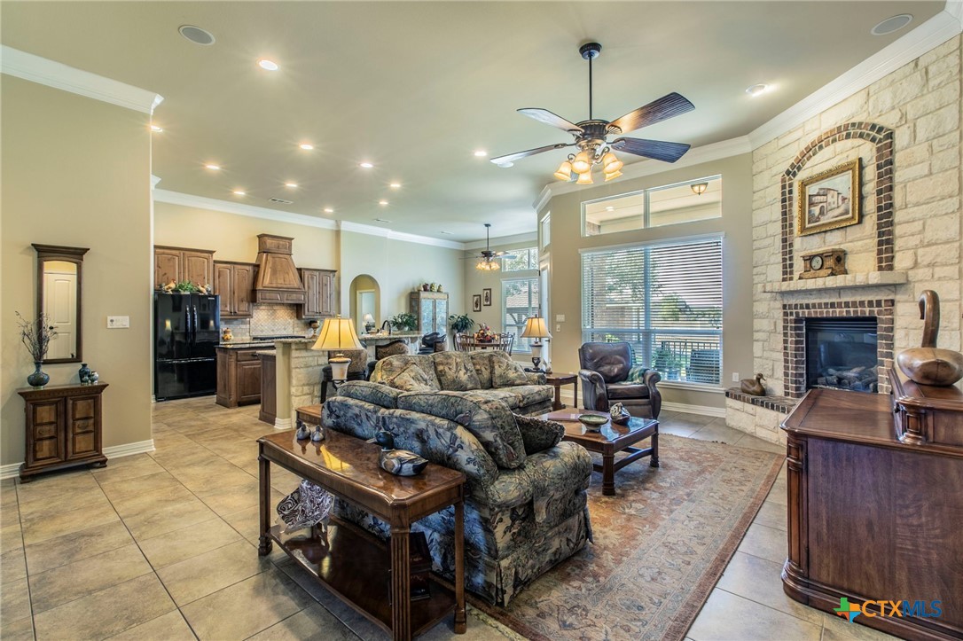 1735 Alta Vista Loop