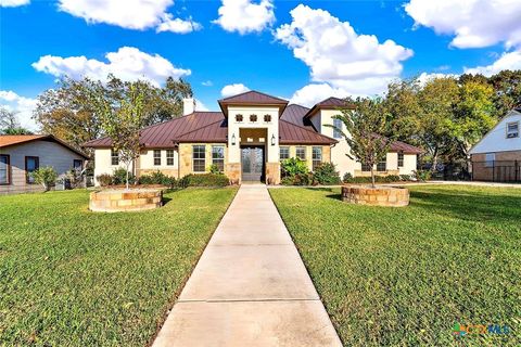 Photo of 1309 E Street, Floresville, TX 78114 (MLS # 600166)