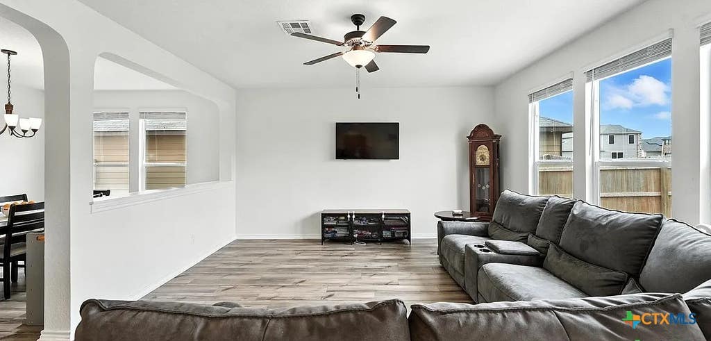 Photo of 354 Deer Crest Drive, New Braunfels, TX 78130 (MLS # 595529)