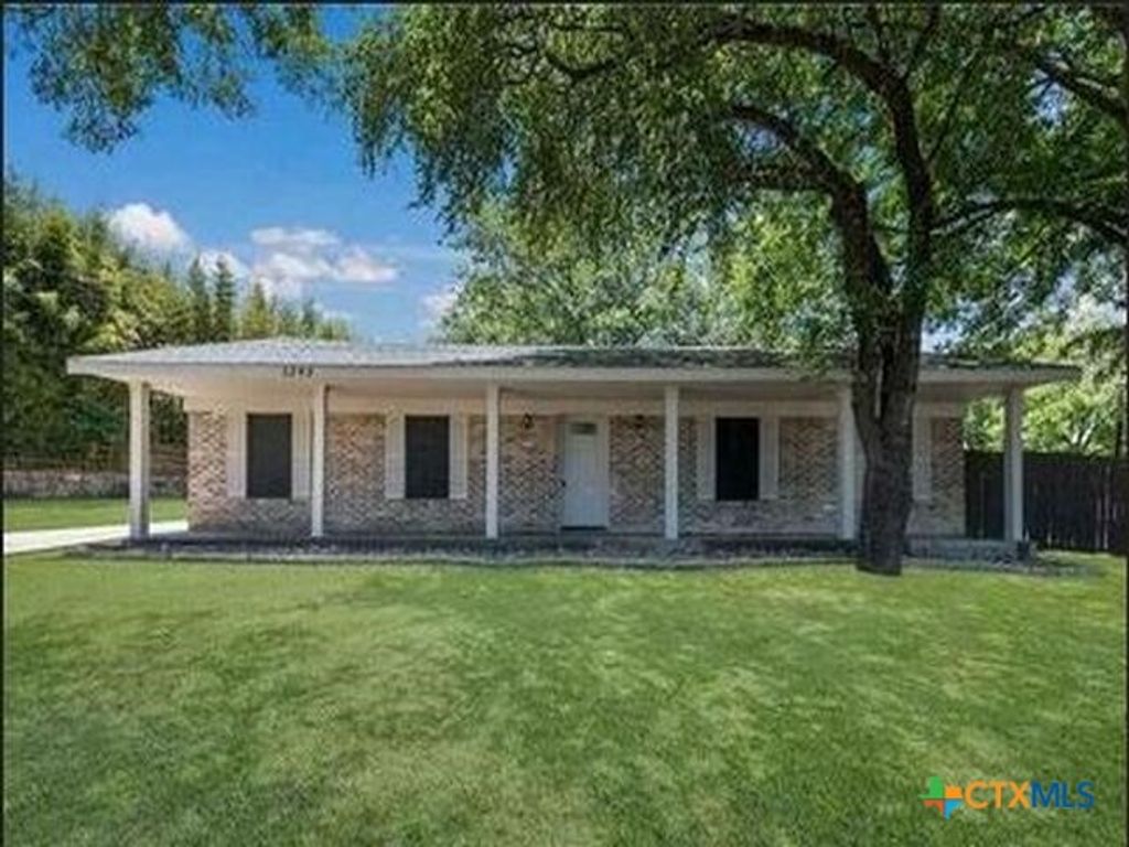 Photo of 5243 E Lakeshore Drive, Belton, TX 76513 (MLS # 611201)