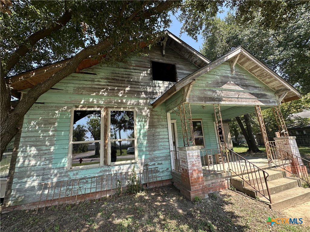 401 E Hopkins Street