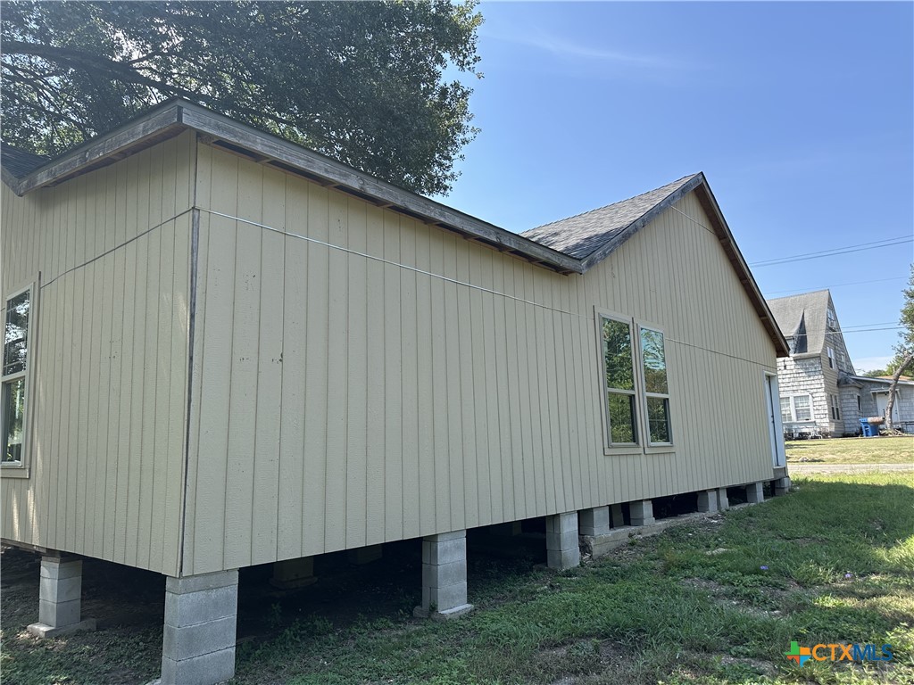 401 E Hopkins Street