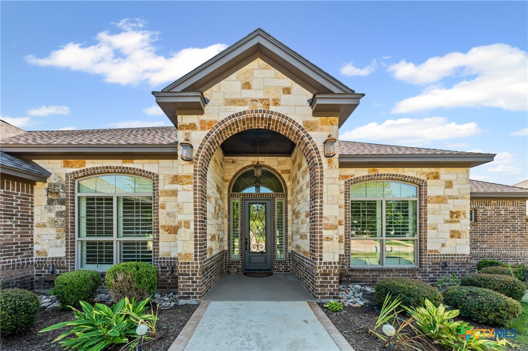 5819 Wooded Creek Cove