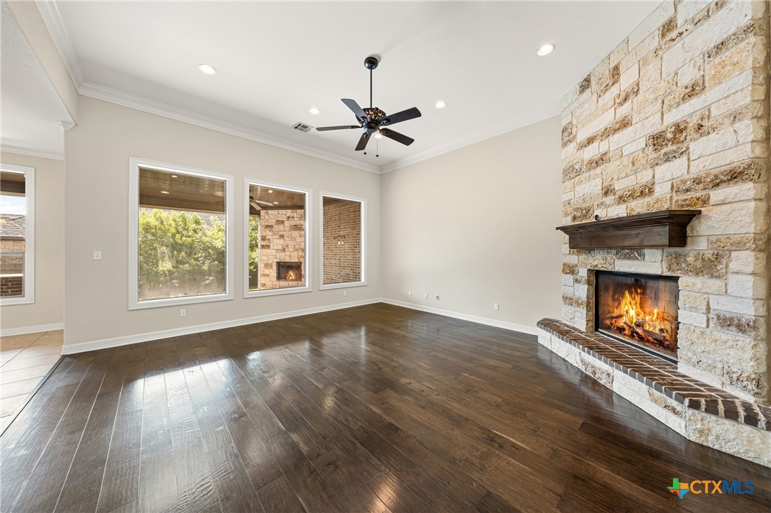 5819 Wooded Creek Cove