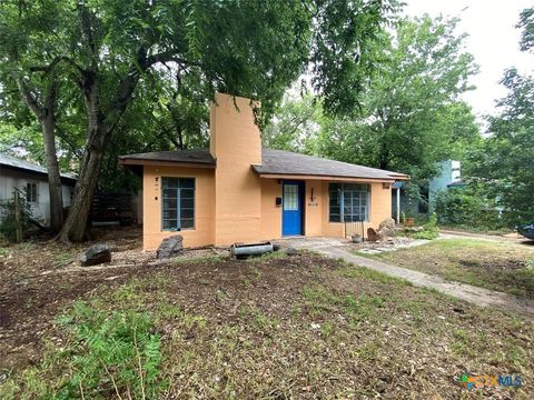 Photo of 948 Sycamore Street, San Marcos, TX 78666 (MLS # 582496)
