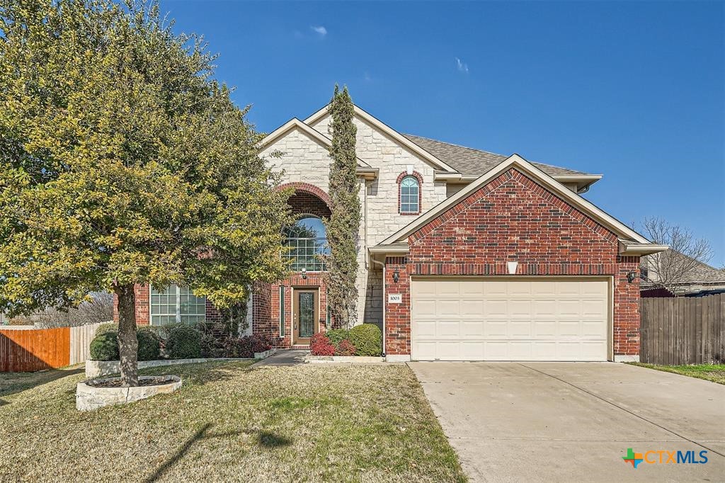 large 1/4 acre yard fenced backyard