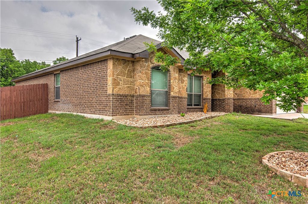 Photo of 7814 Dudleys Draw Drive, Temple, TX 76502 (MLS # 610435)
