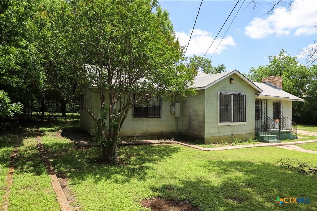 Photo of 1208 N College Street, Killeen, TX 76541 (MLS # 613542)