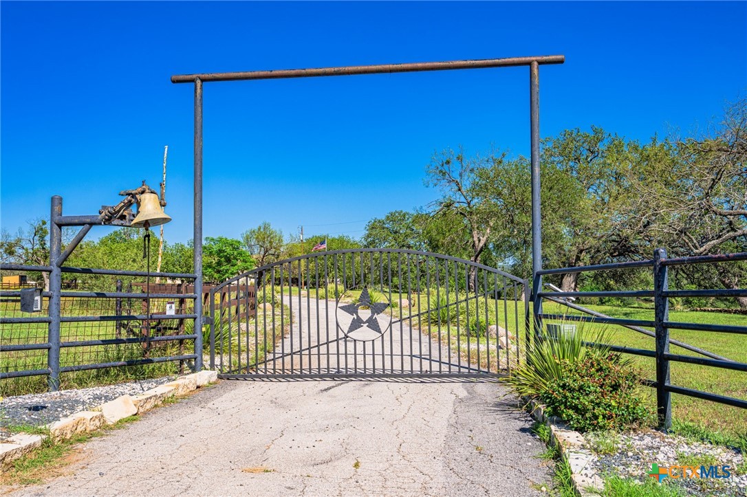 2054 Ranch Road 1320