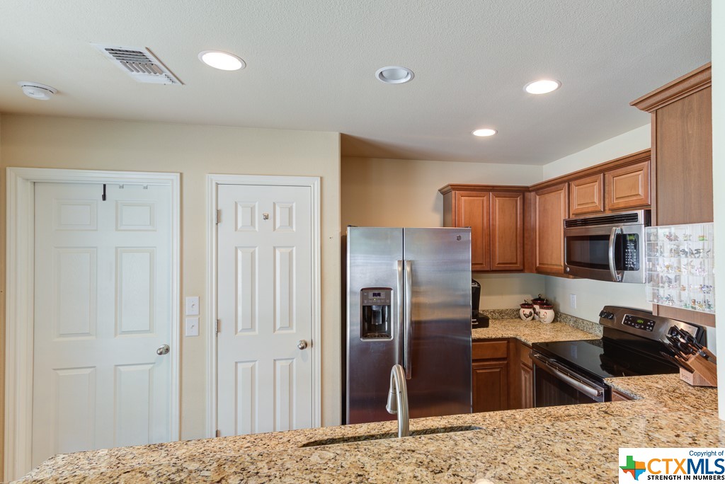 Fischer, Texas 78623, United States, 3 Bedrooms Bedrooms, ,2 BathroomsBathrooms,Residential,Pending,61311