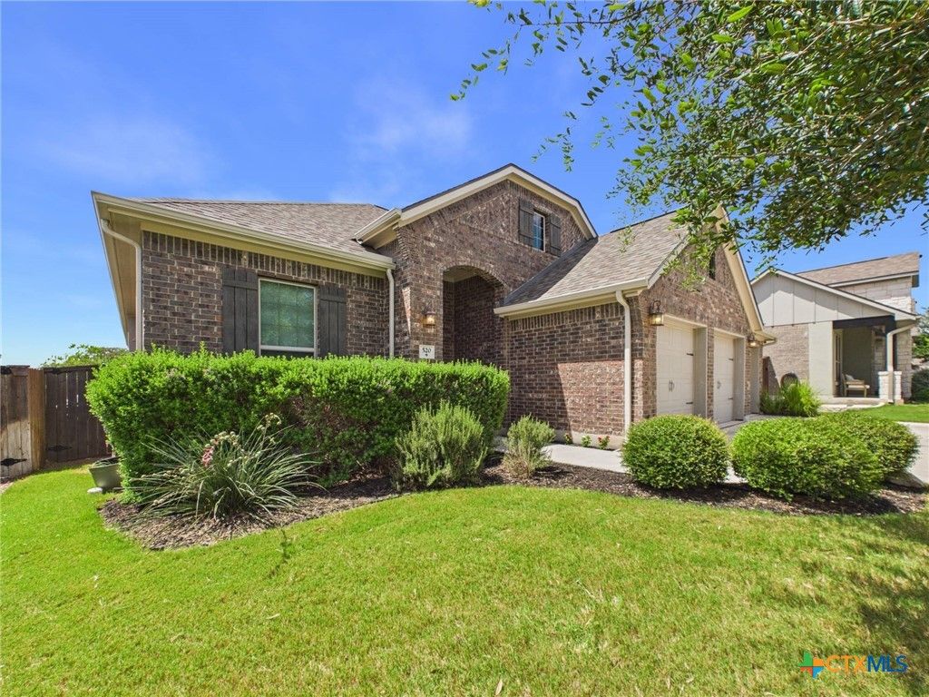Photo of 520 Academy Oaks Drive, San Marcos, TX 78666 (MLS # 618143)