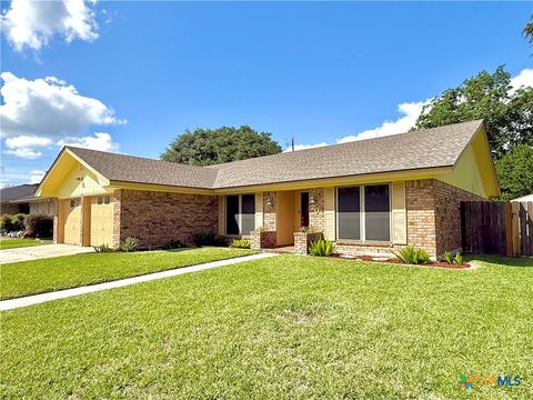 Photo of 208 Richmond Drive, Victoria, TX 77904 (MLS # 613988)