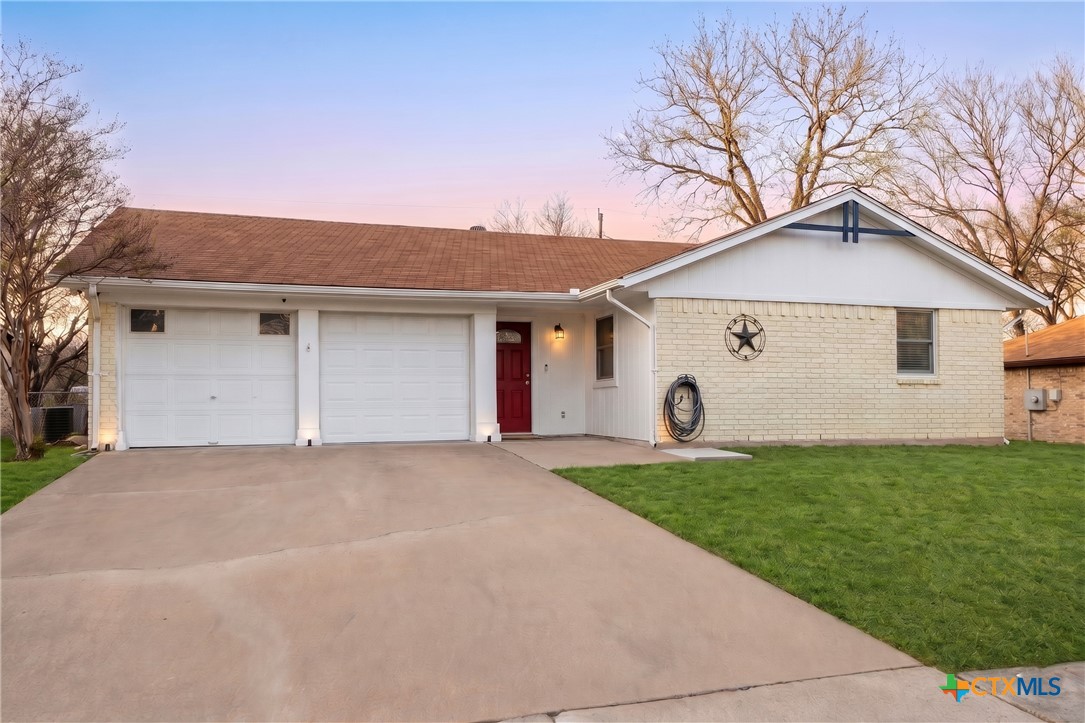 Photo 1 of 16 — 211 E Hogan Drive, Copperas Cove, TX 76522