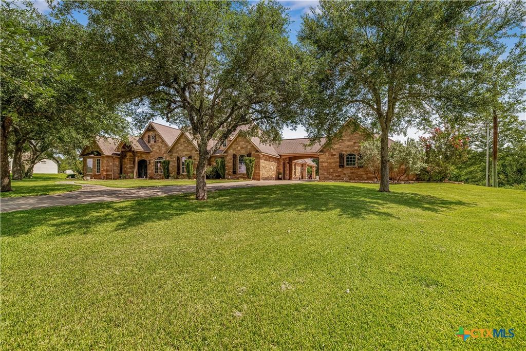 Photo of 178 Juniper Trail, Yoakum, TX 77995 (MLS # 619388)