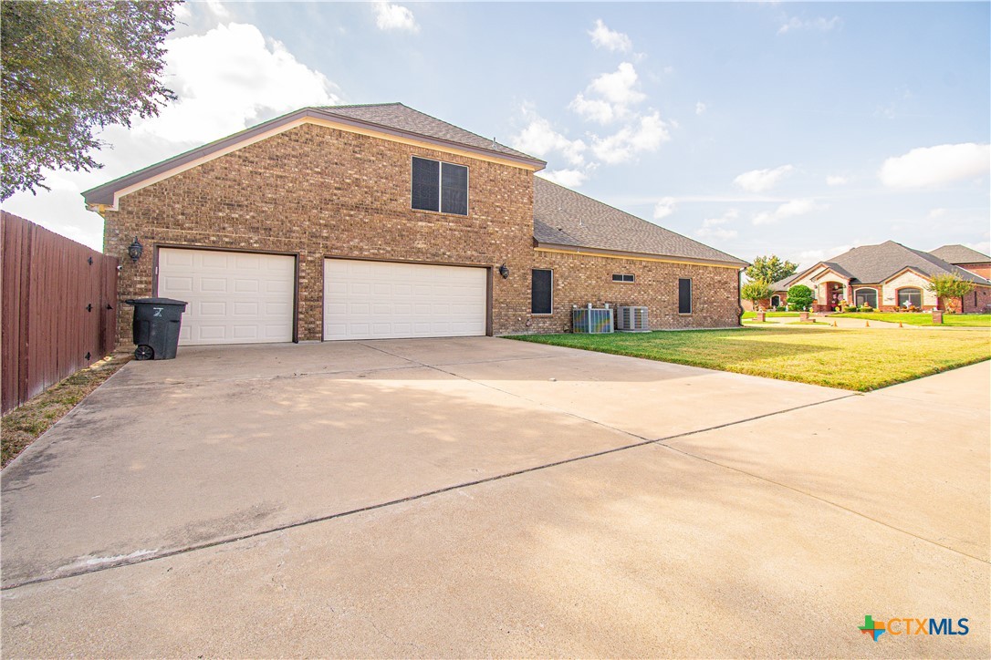 5900 Quenselite Trail