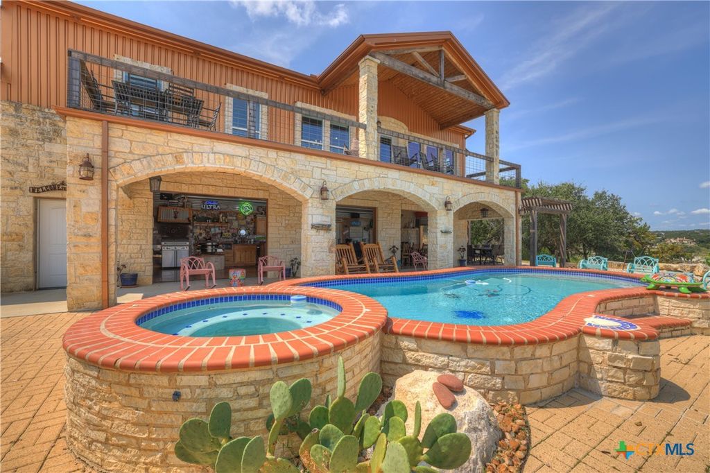 Photo of 2611 Westview Drive, Canyon Lake, TX 78133 (MLS # 614069)