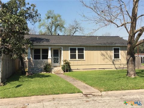 Photo of 1612 E Mesquite Lane, Victoria, TX 77901 (MLS # 610655)