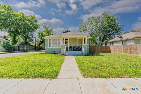 Photo of 626 Saint Vincent Street, Gonzales, TX 78629 (MLS # 617542)