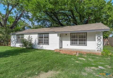 Photo of 803 Golf Course Road, Gatesville, TX 76528 (MLS # 603310)