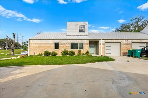 Photo of 2819 Lone Oak Drive, Belton, TX 76513 (MLS # 611244)