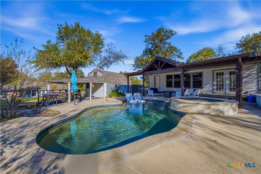 Photo of 504 Arbor View, Adkins, TX 78101 (MLS # 627966)