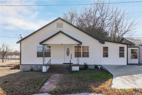 Photo of 104 E Whitney Street, Hamilton, TX 76531 (MLS # 600584)