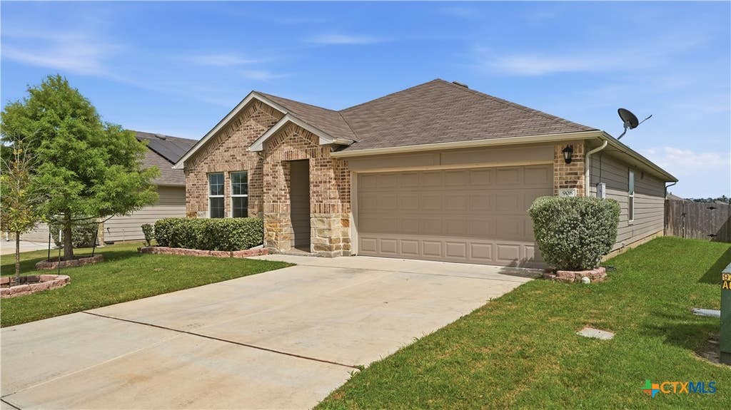 Photo of 908 Pronghorn Trail, Seguin, TX 78155 (MLS # 623051)