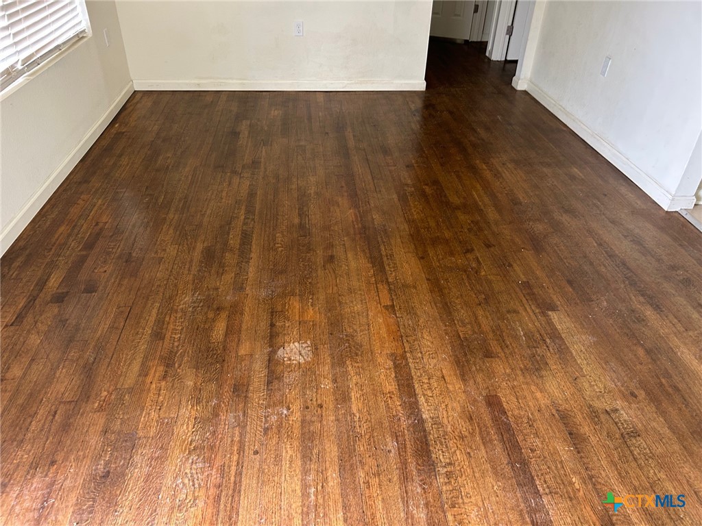 3007 E Mistletoe Avenue