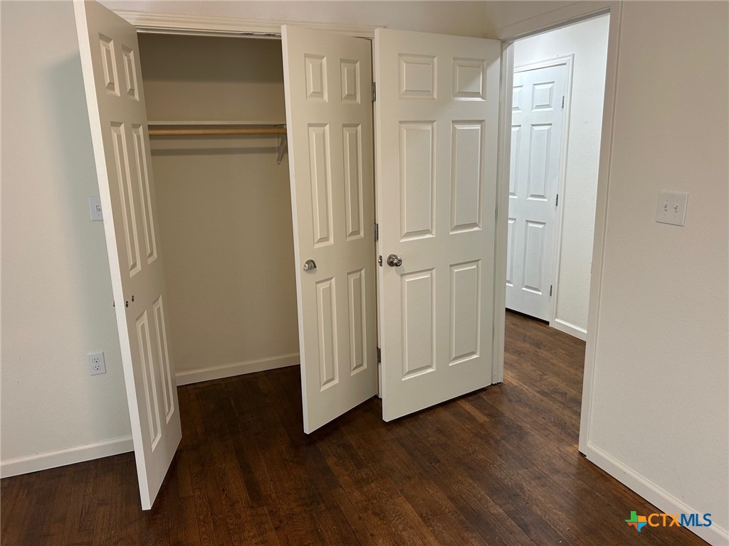 3007 E Mistletoe Avenue