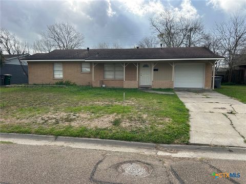 3007 E Mistletoe Avenue Victoria TX 77901