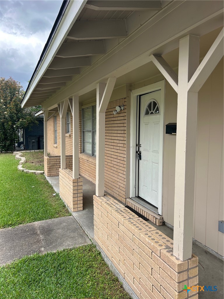 3007 E Mistletoe Avenue